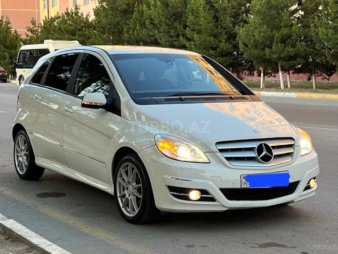 Mercedes B 180 2010, 102,000 km - 1.7 л - Sumqayıt