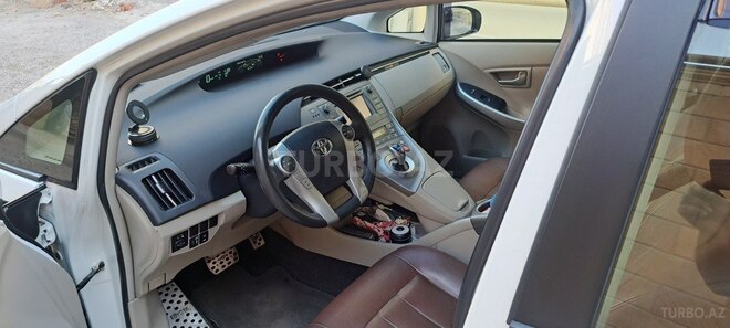Toyota Prius-7