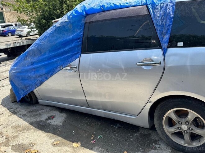 Mitsubishi Grandis 2005, 150,000 km - 2.4 l - Sumqayıt