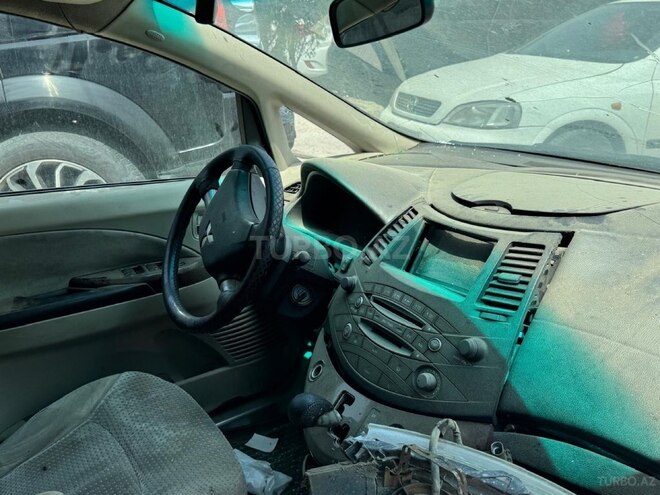 Mitsubishi Grandis 2005, 150,000 km - 2.4 l - Sumqayıt
