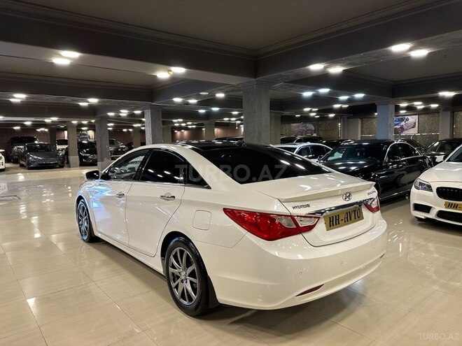 Hyundai Sonata-4