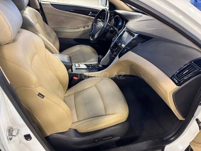 Hyundai Sonata-13