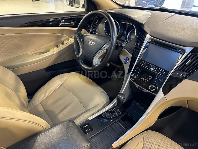 Hyundai Sonata-14