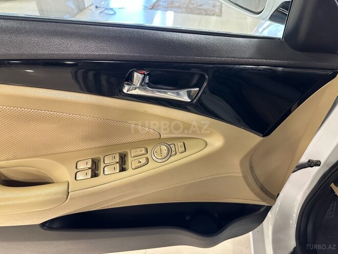 Hyundai Sonata-10