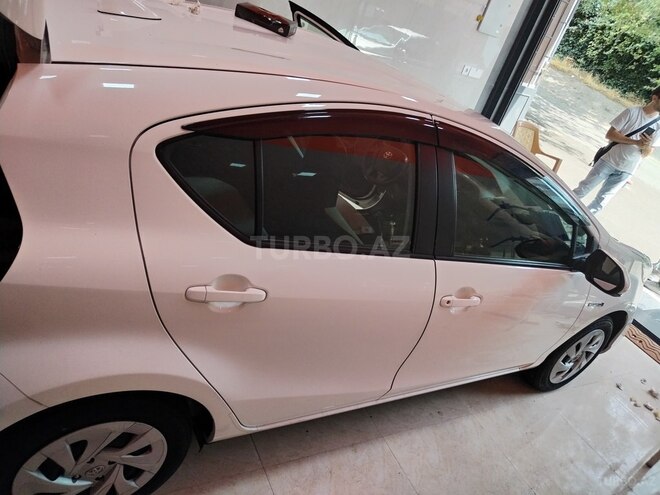 Toyota Aqua-8