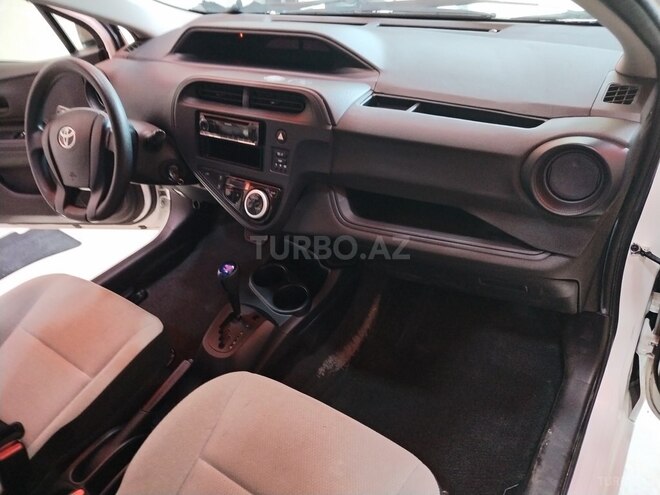 Toyota Aqua-11