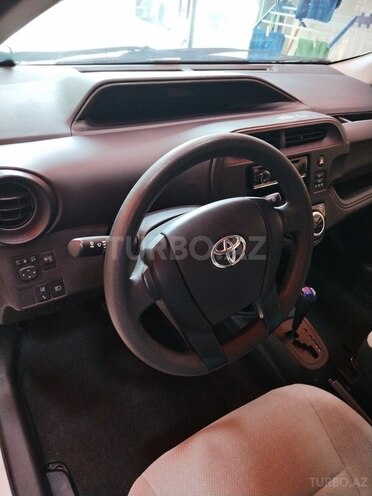 Toyota Aqua-10