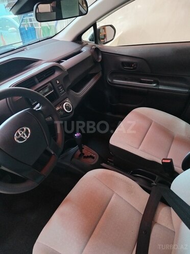 Toyota Aqua-6