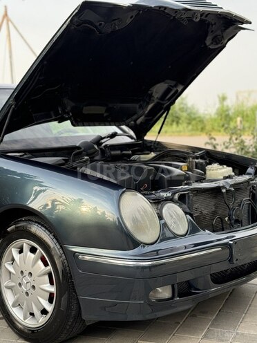 Mercedes E 240 2000, 286,000 km - 2.4 l - Sabirabad