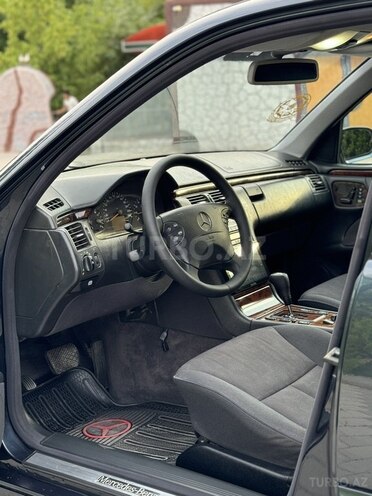 Mercedes E 240 2000, 286,000 km - 2.4 l - Sabirabad