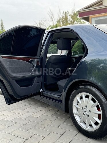 Mercedes E 240 2000, 286,000 km - 2.4 l - Sabirabad
