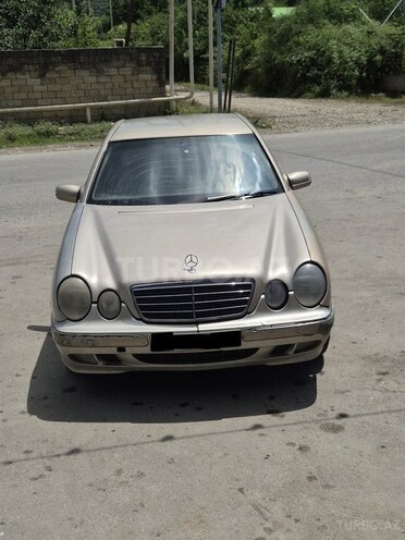 Mercedes E 220 d 2000, 246,555 km - 2.2 l - Quba