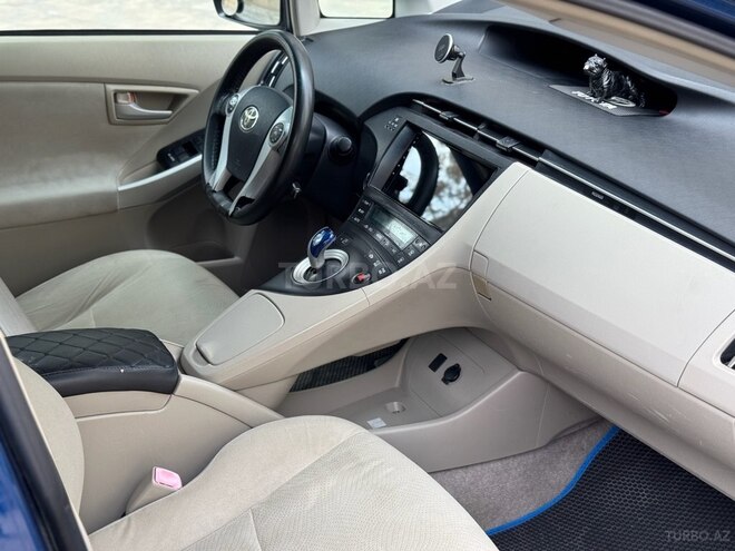 Toyota Prius-11