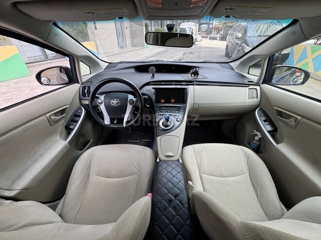 Toyota Prius-10