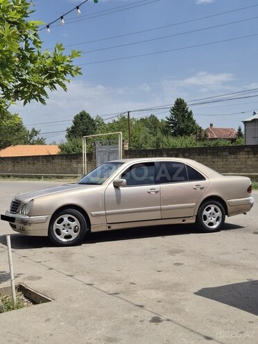 Mercedes E 220 d 2000, 246,555 km - 2.2 l - Quba