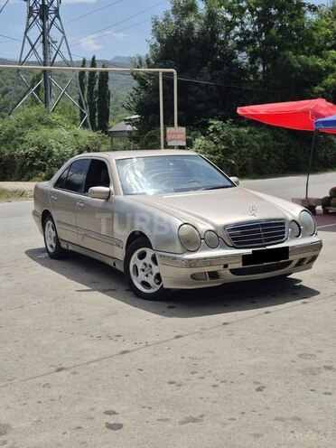 Mercedes E 220 d 2000, 246,555 km - 2.2 l - Quba