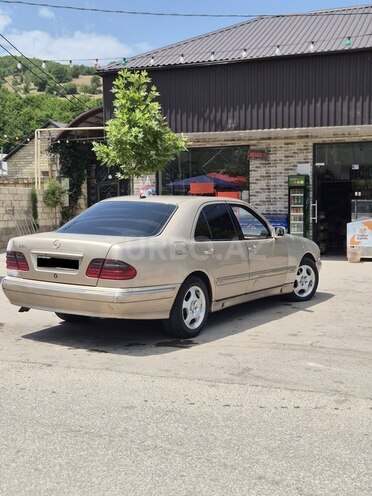 Mercedes E 220 d 2000, 246,555 km - 2.2 l - Quba