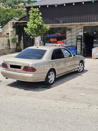 Mercedes E 220 d 2000, 246,555 km - 2.2 l - Quba