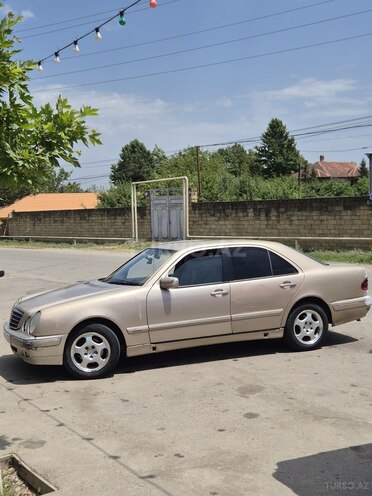 Mercedes E 220 d 2000, 246,555 km - 2.2 l - Quba