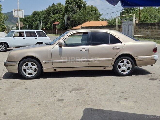 Mercedes E 220 d 2000, 246,555 km - 2.2 l - Quba