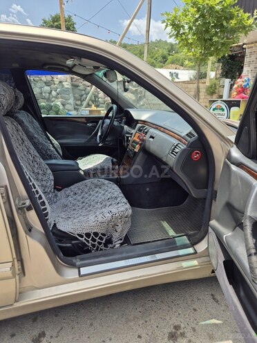 Mercedes E 220 d 2000, 246,555 km - 2.2 l - Quba