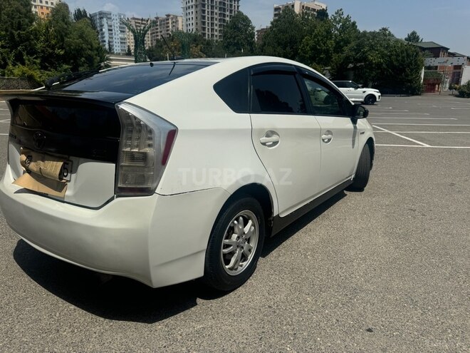 Toyota Prius-5