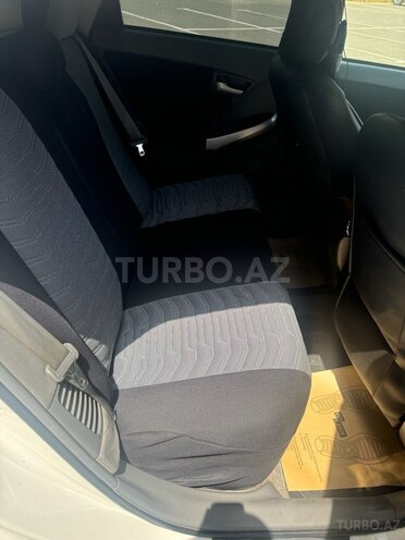 Toyota Prius-8
