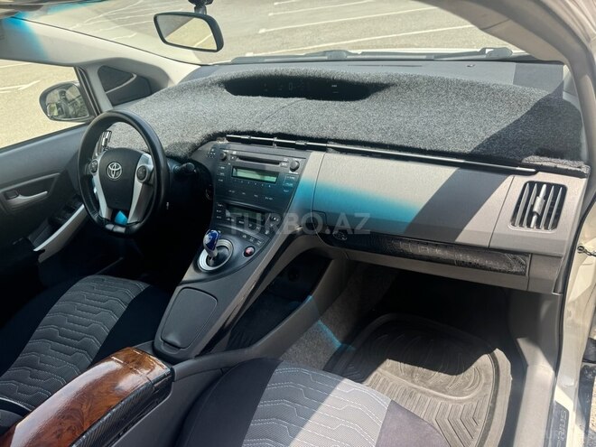 Toyota Prius-10