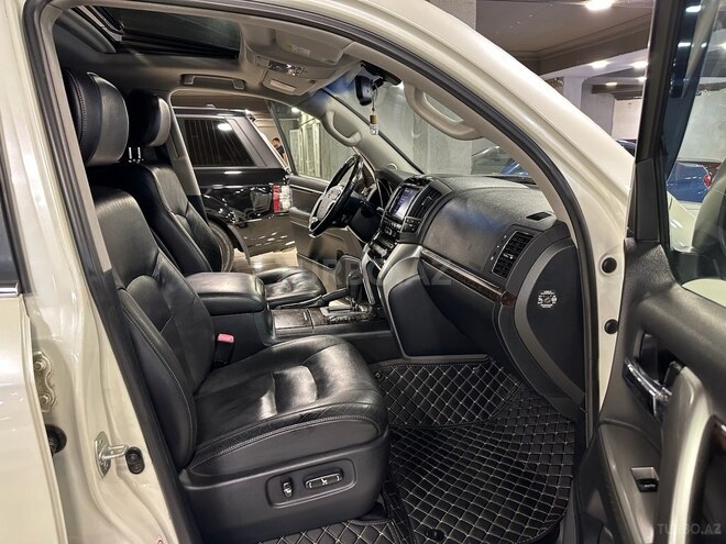 Toyota Land Cruiser-8