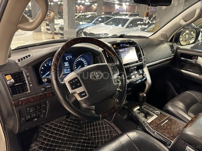 Toyota Land Cruiser-7
