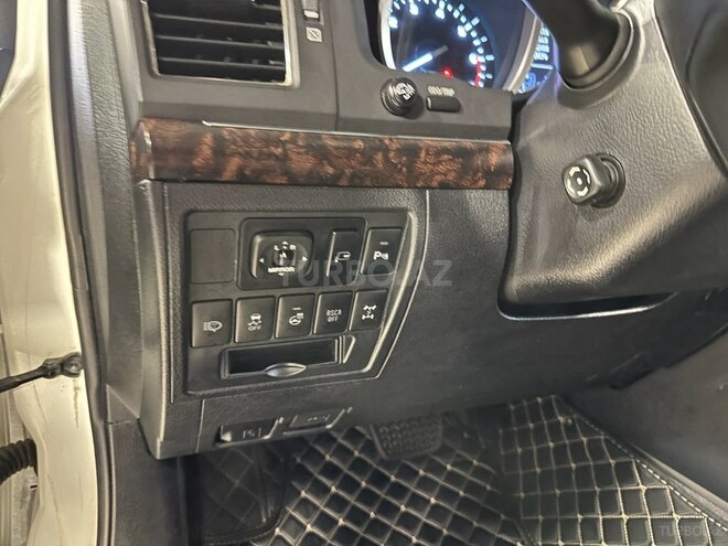Toyota Land Cruiser-15