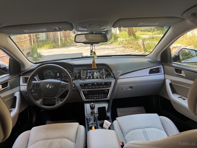 Hyundai Sonata-8