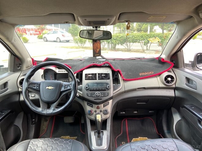 Chevrolet Aveo-10