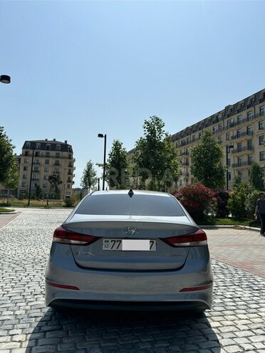 Hyundai Elantra-8