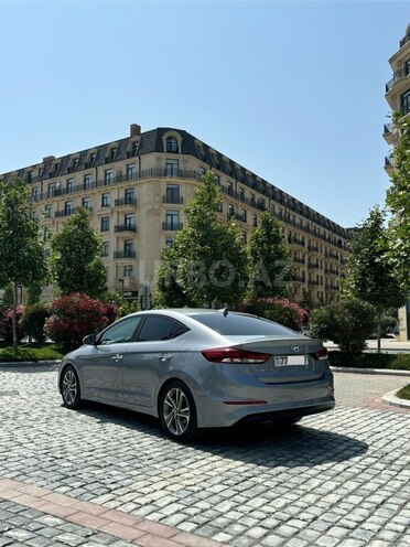 Hyundai Elantra-7
