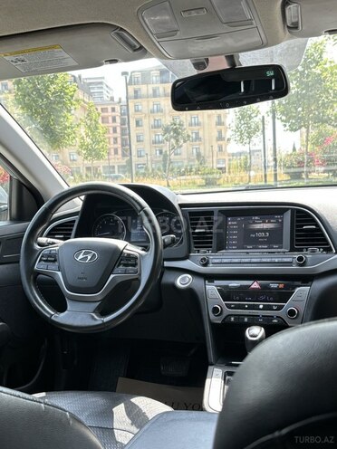 Hyundai Elantra-9