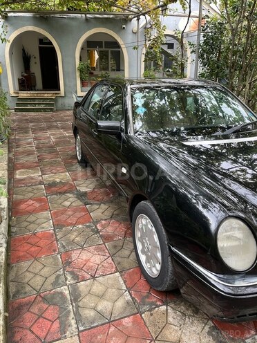 Mercedes E 240 1997, 392,000 km - 2.4 l - Bakı