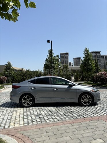 Hyundai Elantra-3