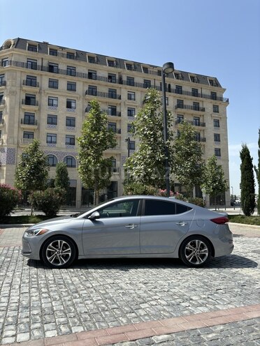 Hyundai Elantra-5