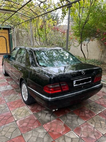 Mercedes E 240 1997, 392,000 km - 2.4 l - Bakı