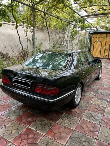 Mercedes E 240 1997, 392,000 km - 2.4 l - Bakı
