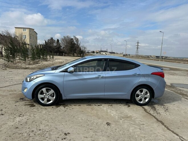 Hyundai Elantra-4