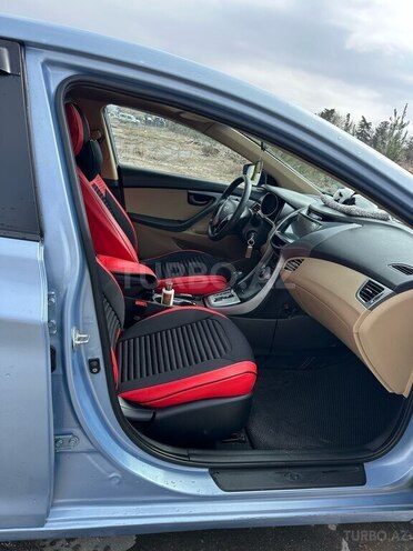 Hyundai Elantra-8