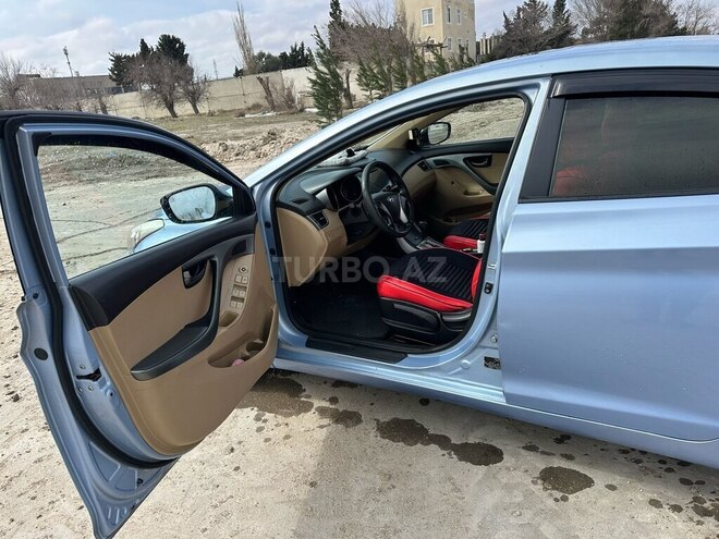 Hyundai Elantra-9