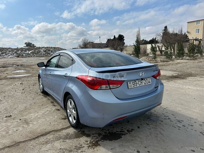 Hyundai Elantra-12