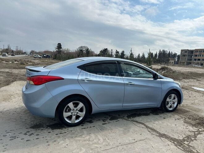 Hyundai Elantra-13