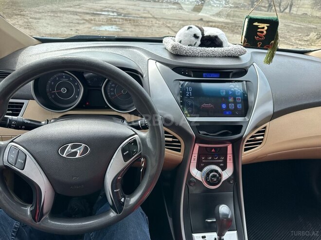 Hyundai Elantra-17