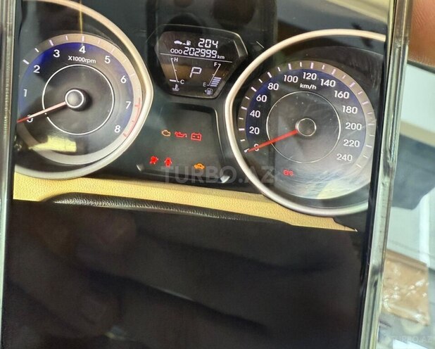 Hyundai Elantra-16