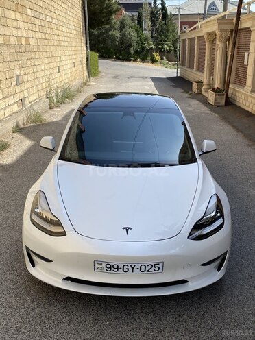 Tesla Model 3-13