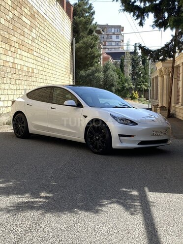 Tesla Model 3-6